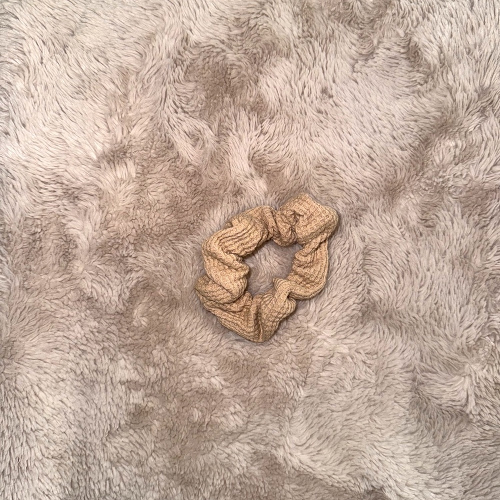 Brandy Melville Scrunchie in Tan